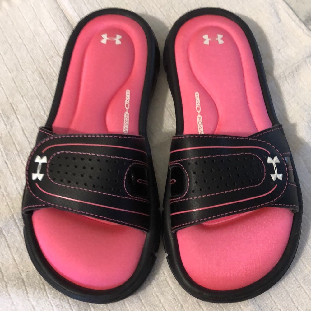Girls pink and black slides size 4
